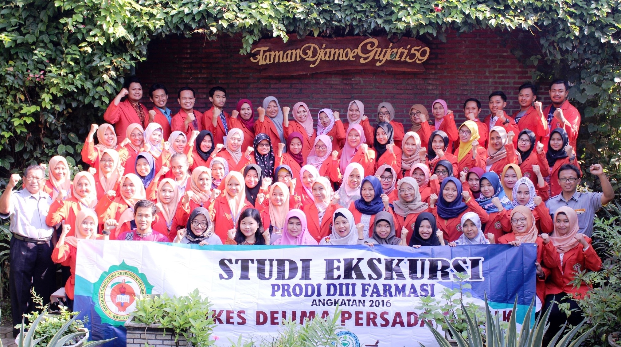 Generasi Milenial Belajar Jamu di Gujati 59 Generasi Milenial Belajar Jamu di Gujati 59